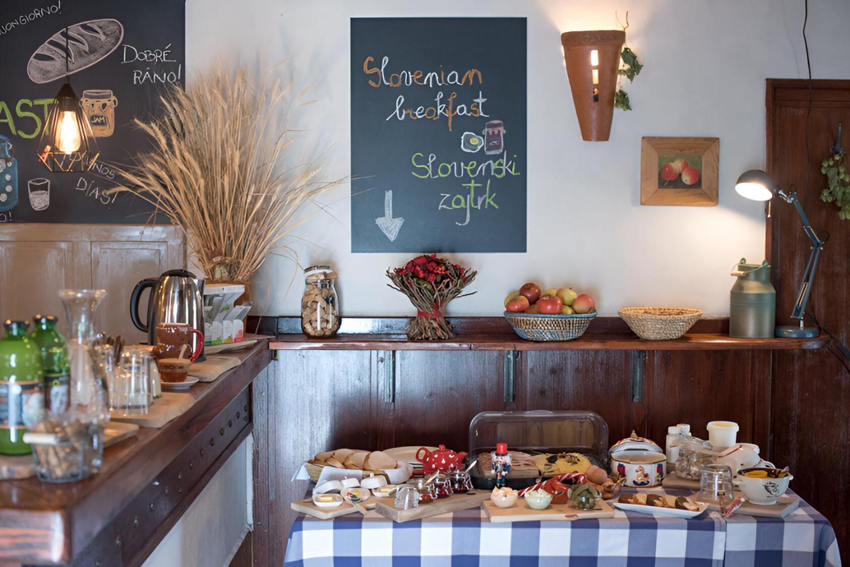 Petrovče Bed & Breakfast Dvorec المظهر الخارجي الصورة